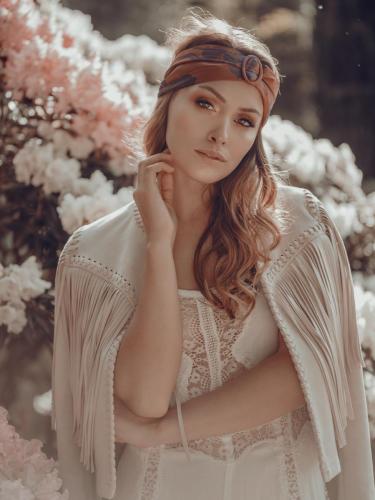 Fotor: Jakub Kamierczyk, Makijaż i stylizacja: Kasia Skoczylas, Modelka: Ewelina Zgud