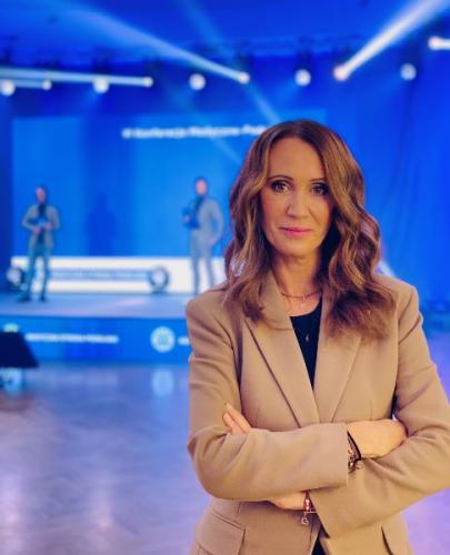 Makijaż: Kasia SkoczylasFryzura: Damian Czesze